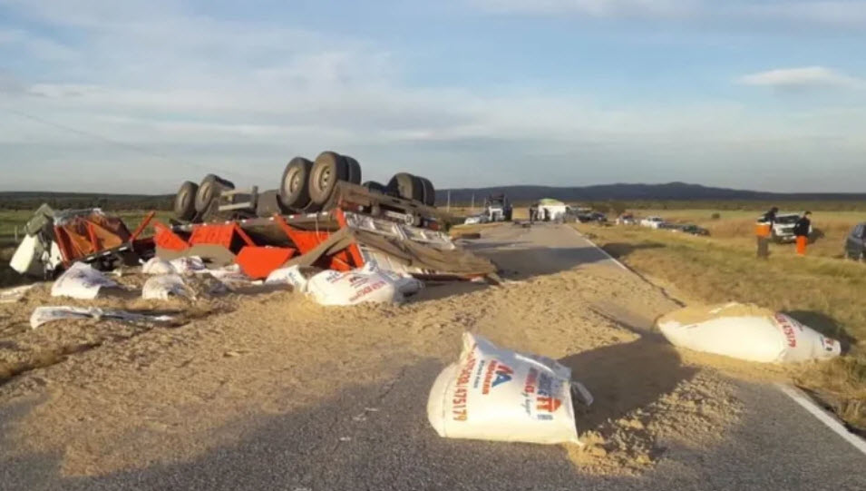 Un hombre murió al chocar con un camión en Villa del Carmen