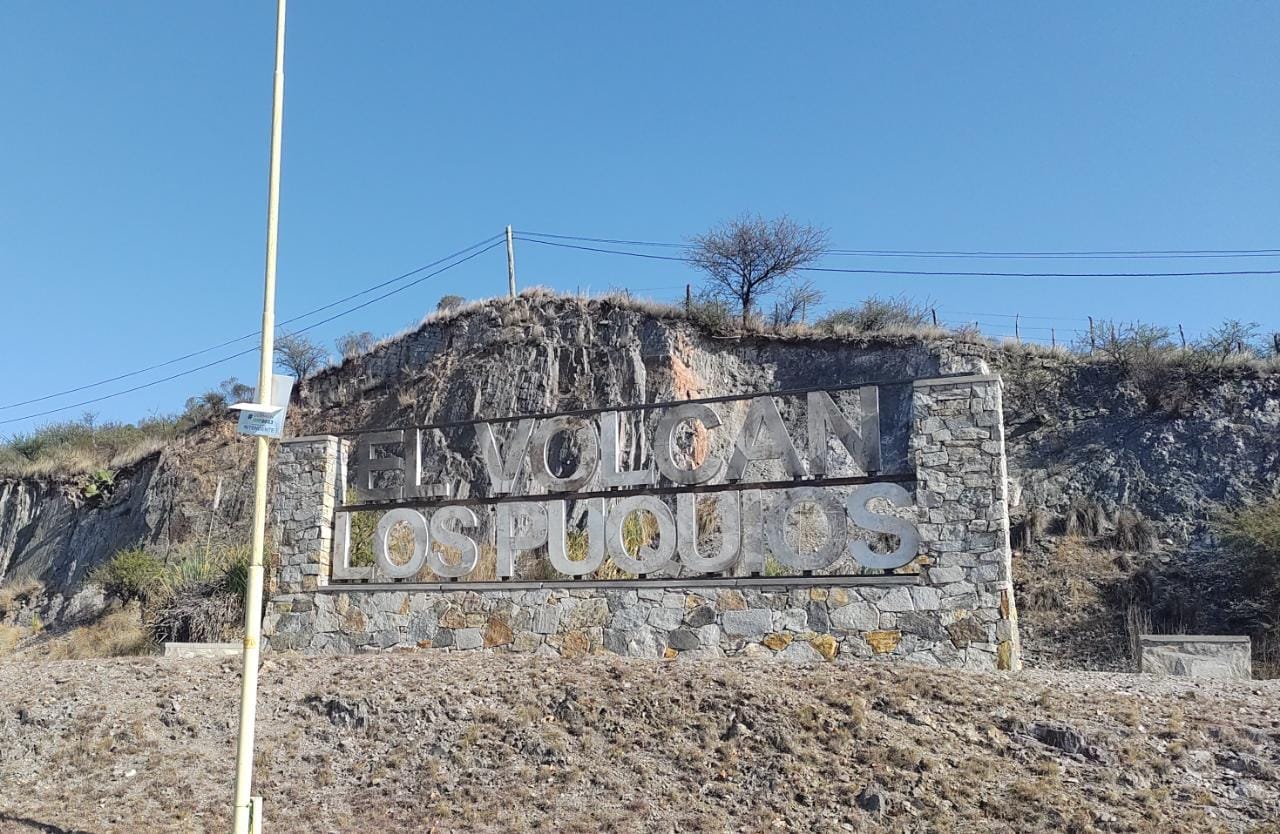 Los Puquios ya tiene su cartel de ingreso