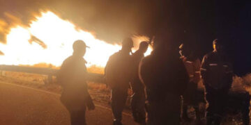 Trabajan para combatir el incendio entre Río Grande y Nogolí