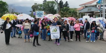 LOS “PARAGUAS POR LA PAZ” DESFILARON POR LA VILLA DE MERLO