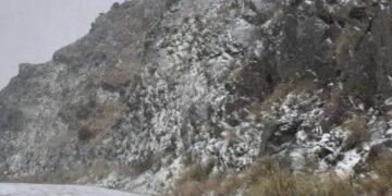 Merlo amaneció con nieve en el camino del filo y la zona serrana.