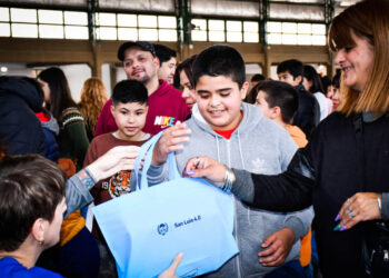 Inclusión digital: 634 alumnos recibieron computadoras en Quines