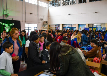 Más de 380 alumnos recibieron su computadora en San Francisco