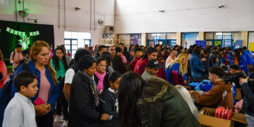 Más de 380 alumnos recibieron su computadora en San Francisco