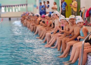 Más de 100 niñas y niños participaron del encuentro de natación en Concarán