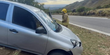 Merlo: un auto despistó y volcó en el camino al filo serrano