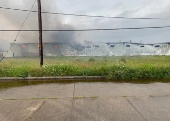 Sofocaron un incendio en la Zona Franca de Justo Daract, pero hay grandes pérdidas materiales