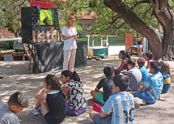 Niños y adultos mayores de Los Molles aprendieron sobre nutrición y hábitos saludables