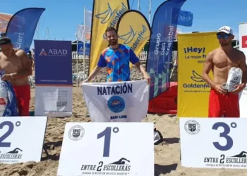 Una escuela de natación de Concarán participó de la carrera ‘Entre 2 Escolleras’ en Mar del Plata
