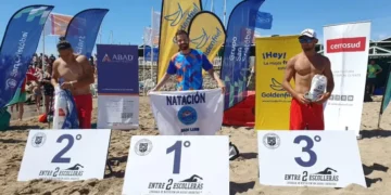 Una escuela de natación de Concarán participó de la carrera ‘Entre 2 Escolleras’ en Mar del Plata