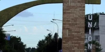 Unión: Un motociclista de 19 años murió al chocar contra un auto