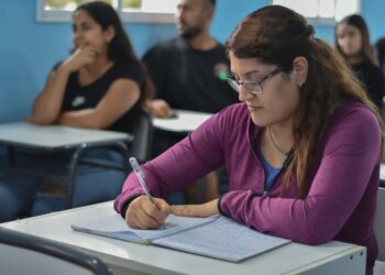 Reinauguraron una escuela en Fraga para que más alumnos puedan terminar el secundario