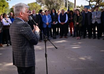 Casi 60 familias de Quines ya pueden acceder al gas natural