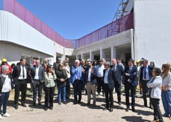 Poggi reactivó la obra de la escuela del barrio 272 viviendas que el mismo había frenado