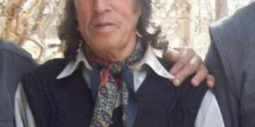 Lo golpearon, lo encerraron y le incendiaron su casilla con él adentro; está grave