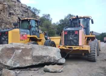 Trabajan para reabrir al tránsito la ruta que une Nogolí con Río Grande