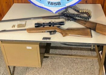 Paraje El Barrial: la Policía realizó un allanamiento por una causa de amenazas y secuestró armas de fuego, cartuchos y proyectiles