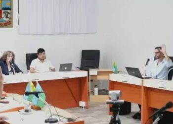 Nueva ordenanza en Merlo: prohíbe trapitos, artistas callejeros y manteros en la vía pública