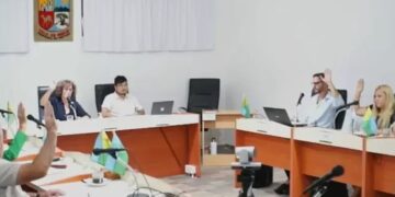 Nueva ordenanza en Merlo: prohíbe trapitos, artistas callejeros y manteros en la vía pública