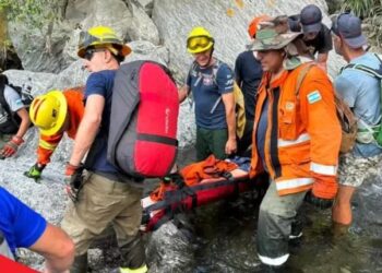 Los Molles: un turista porteño fue rescatado tras sufrir un accidente en un arroyo