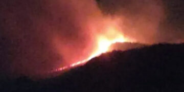 Incendio en el cordón serrano, entre San Francisco y La Carolina