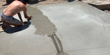 Concarán: Vecino solidario reparó hormigón que había sido vandalizado por alguien en bicicleta