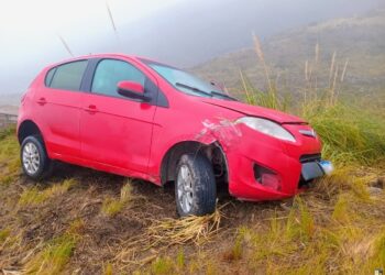 Un hombre se accidentó con su auto en la ruta provincial 9 y al salir del vehículo cayó a un precipicio