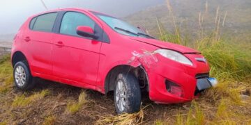 Un hombre se accidentó con su auto en la ruta provincial 9 y al salir del vehículo cayó a un precipicio