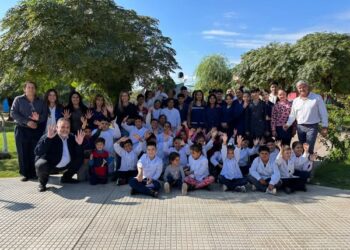 Talita realizó arreglos en la plaza principal y colocó nuevas luminarias LED