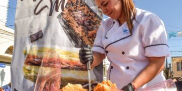 Merlo hace historia con el pastelito más grande del mundo