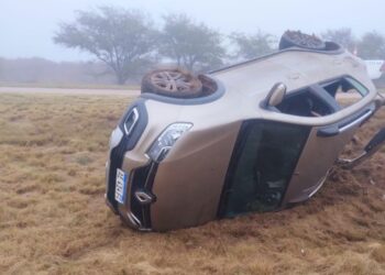 Accidente en la Autopista 55: un vehículo volcó tras que el conductor se quedara dormido