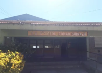 Festejo con bengala terminó con 12 alumnos intoxicados en escuela de La Calera