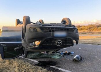 Cuatro jóvenes resultaron lesionados tras el vuelco de un vehículo en la Autopista 55