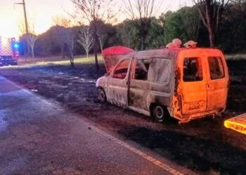 Villa de Merlo: se incendió un vehículo en ruta provincial 5 por un desperfecto mecánico