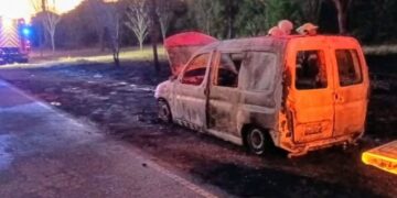 Villa de Merlo: se incendió un vehículo en ruta provincial 5 por un desperfecto mecánico