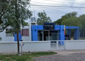 Quemaron una casa mientras dos hermanos dormían