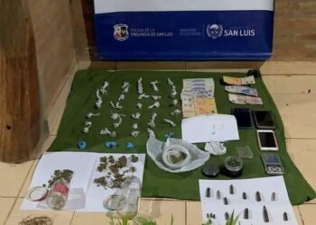 San Francisco del Monte de Oro: la Policía anuló dos centros de venta y distribución de drogas, incautó sustancias valuadas en más de 1 millón de pesos y detuvo a dos hombres