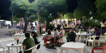 SAN MARTIN: La plaza de San Martín se llenó de música, público y alegría