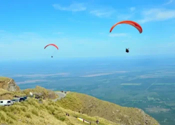 Está grave uno de los parapentistas que cayó en la sierra de los Comechingones