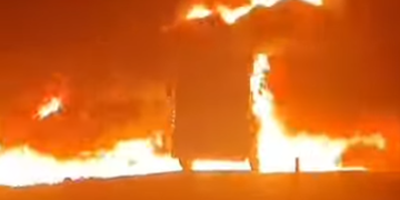 Un camión se incendió totalmente en ruta nacional nº 20