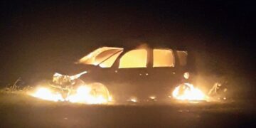 Un automóvil se incendió sobre la Autopista 55 en cercanías de Concarán; no hubo personas heridas