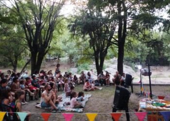 Funciones al aire libre, elencos invitados y una agenda teatral activa en El Trapiche
