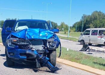 Saladillo: una joven y una mujer resultaron heridas tras el choque entre una camioneta y una furgoneta en la ruta provincial 20