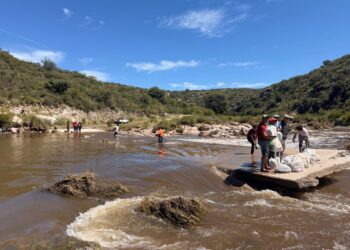 Asisten a familias afectadas por las inundaciones en el departamento San Martín