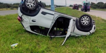 Tres personas resultaron heridas tras el vuelco de un vehículo en la Autopista de las Serranías Puntanas