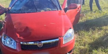 Una mujer perdió el control de su auto, volcó en la autopista 55 y salió ilesa