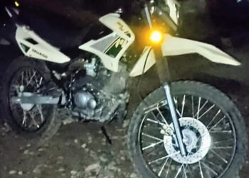 San Francisco: Circulaba en contramano, sin papeles y haciendo maniobras peligrosas. Le fue retenida la moto