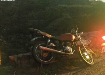 El Trapiche: un motociclista chocó contra una pirca, cayó cinco metros y está grave