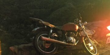 El Trapiche: un motociclista chocó contra una pirca, cayó cinco metros y está grave