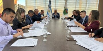 El Gobierno renovó acuerdos con ocho municipios e invertirá más de $700 millones en obras públicas